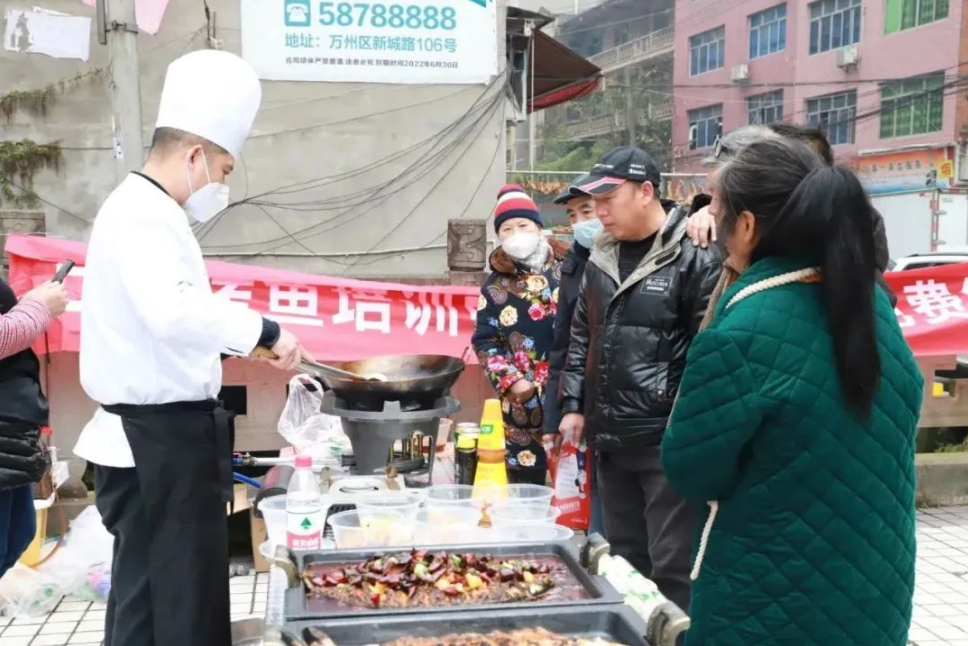 万州分水篇 | 万州烤鱼培训中心聚力乡村振兴，提供免费培训及免费创业扶持